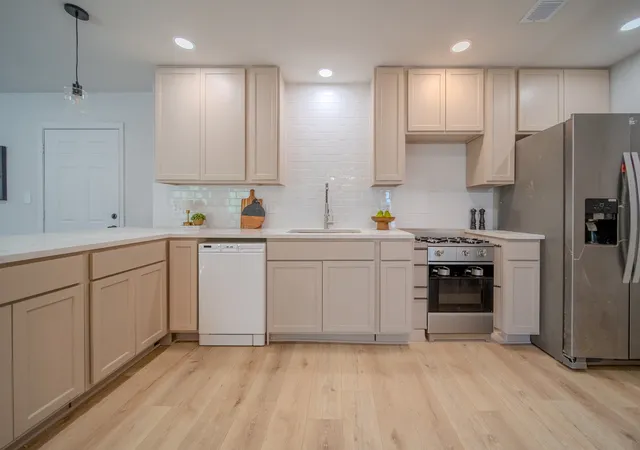 Photo 4 of Single family home for sale at 821 Lexington Dr, Lancaster, TX 75134 | MLS# 21363582 | Listing updated on 2026-09-08