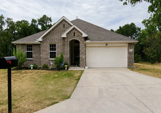 Photo 1 of Single family home for sale at 722 Haynie Dr, Bridgeport, TX 76426 | MLS# 21363525 | Listing updated on 2026-09-12
