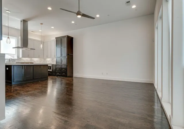 Photo 4 of Condo for sale at 5711 Bryan Pkwy #102, Dallas, TX 75206 | MLS# 21361351 | Listing updated on 2026-09-13
