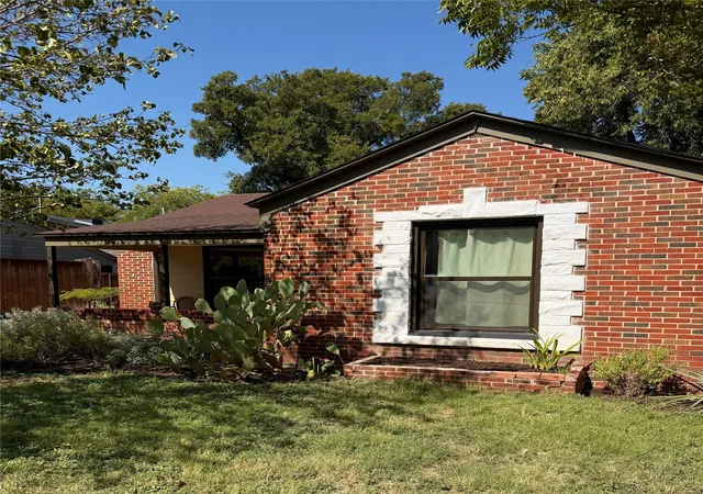 Photo 1 of Sale Pending at 1427 Arizona Ave, Dallas, TX 75216 | MLS# 21363698 | Listing updated on 2026-09-21