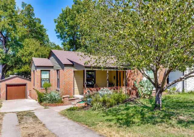 Photo 2 of Sale Pending at 1427 Arizona Ave, Dallas, TX 75216 | MLS# 21363698 | Listing updated on 2026-09-21