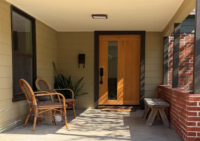 Photo 3 of Sale Pending at 1427 Arizona Ave, Dallas, TX 75216 | MLS# 21363698 | Listing updated on 2026-09-21