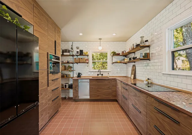 Photo 4 of Sale Pending at 1427 Arizona Ave, Dallas, TX 75216 | MLS# 21363698 | Listing updated on 2026-09-21