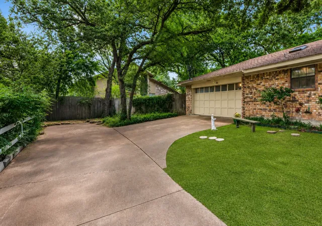 Photo 4 of Single family home for sale at 1455 Warrington Ct, Fort Worth, TX 76112 | MLS# 21289058 | Listing updated on 2026-09-12