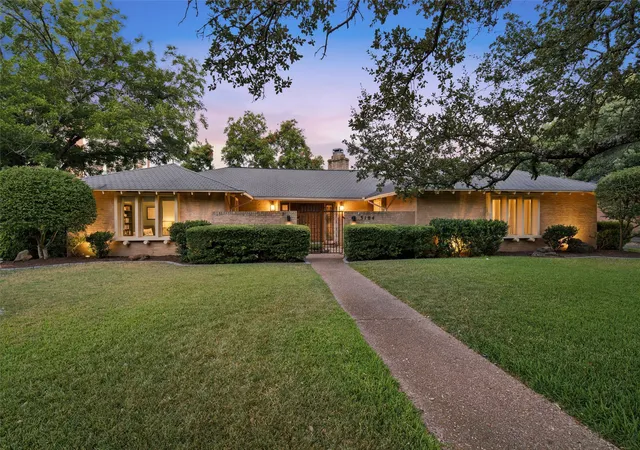 Photo 1 of Single family home for sale at 5104 Lake Jackson Dr, Waco, TX 76710 | MLS# 21363520 | Listing updated on 2026-09-10