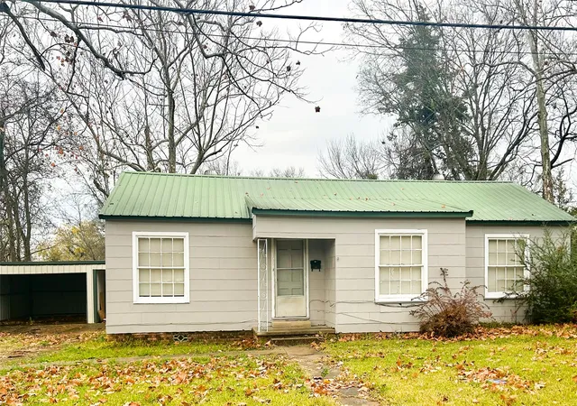 Photo 1 of Single family home for sale at 1701 W Main, Clarksville, TX 75426 | MLS# 21363811 | Listing updated on 2026-09-08