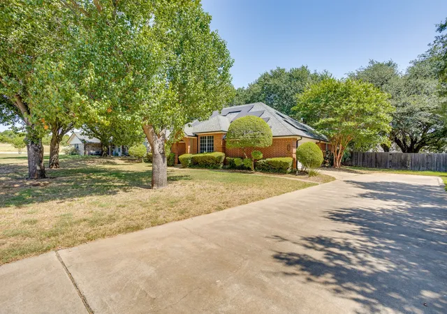 Photo 2 of Sale Pending at 103 Old Hickory Ln, Joshua, TX 76058 | MLS# 21316213 | Listing updated on 2026-09-21