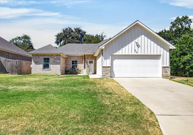 Photo 2 of Single family home for sale at 216 Skiff Dr, Gun Barrel City, TX 75156 | MLS# 21363598 | Listing updated on 2026-09-13