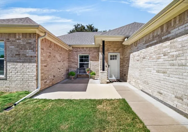 Photo 3 of Single family home for sale at 216 Skiff Dr, Gun Barrel City, TX 75156 | MLS# 21363598 | Listing updated on 2026-09-13