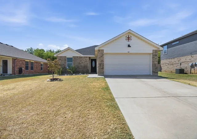 Photo 1 of Sale Pending at 300 Deer Run Dr, Sanger, TX 76266 | MLS# 21363895 | Listing updated on 2026-09-14