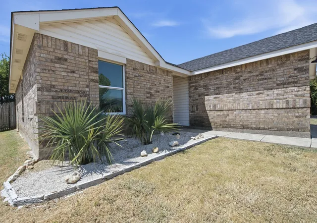 Photo 3 of Sale Pending at 300 Deer Run Dr, Sanger, TX 76266 | MLS# 21363895 | Listing updated on 2026-09-14