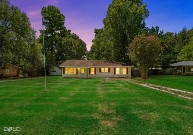 Photo 1 of Single family home for sale at 6337 Garden Oaks Dr, Shreveport, LA 71129 | MLS# 21364035 | Listing updated on 2026-10-06