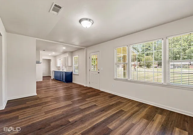 Photo 4 of Single family home for sale at 6337 Garden Oaks Dr, Shreveport, LA 71129 | MLS# 21364035 | Listing updated on 2026-10-06