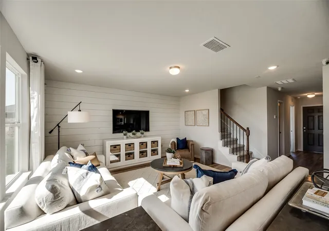 Photo 4 of Single family home for sale at 7701 Bent Gale Rd, Pilot Point, TX 76258 | MLS# 21363940 | Listing updated on 2026-10-07