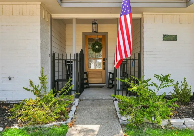 Photo 2 of Sale Pending at 218 Creekside Ln, Coppell, TX 75019 | MLS# 21362887 | Listing updated on 2026-10-04