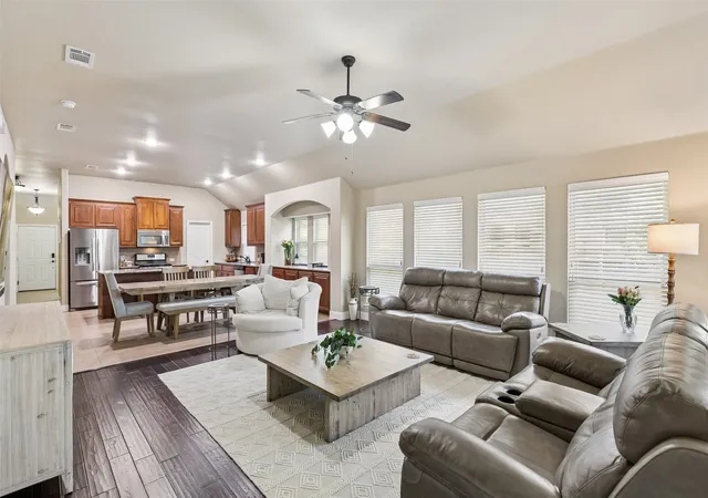 Photo 4 of Single family home for sale at 909 Calder Ct, Anna, TX 75409 | MLS# 21361599 | Listing updated on 2026-09-12