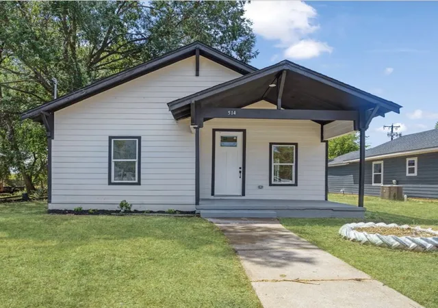 Photo 1 of Single family home for sale at 514 N Lee Ave, Sherman, TX 75090 | MLS# 21363276 | Listing updated on 2026-09-13