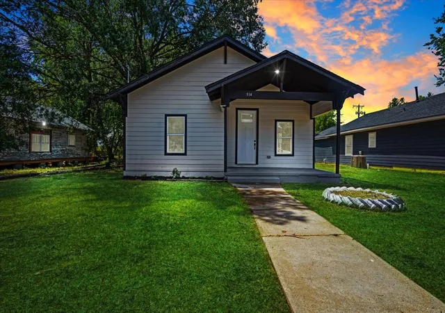 Photo 3 of Single family home for sale at 514 N Lee Ave, Sherman, TX 75090 | MLS# 21363276 | Listing updated on 2026-09-13
