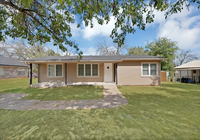 Photo 1 of Single family home for sale at 116 Westline Rd, Azle, TX 76020 | MLS# 21364070 | Listing updated on 2026-09-08