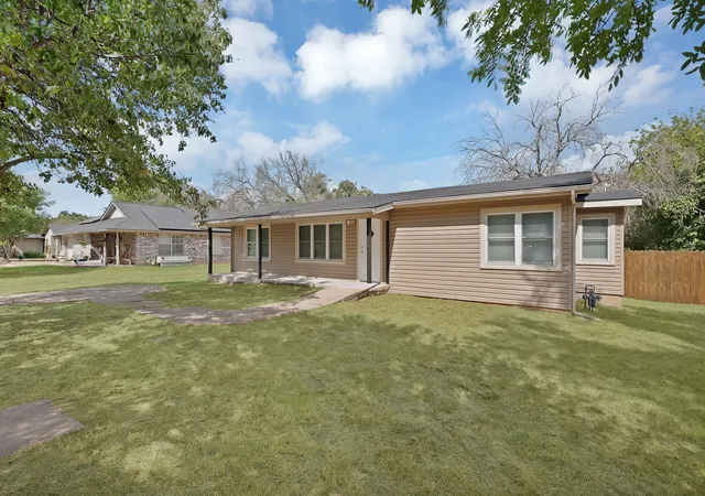 Photo 2 of Single family home for sale at 116 Westline Rd, Azle, TX 76020 | MLS# 21364070 | Listing updated on 2026-09-08