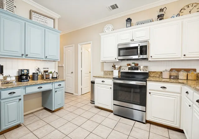 Photo 4 of Single family home for sale at 702 Champlain Ct, Midlothian, TX 76065 | MLS# 21339124 | Listing updated on 2026-10-06