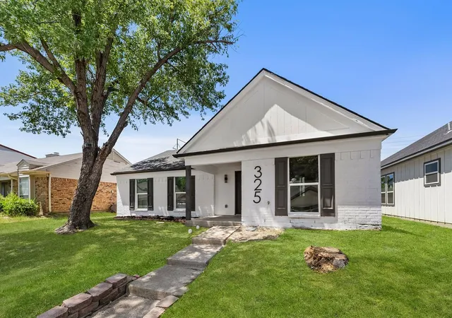 Photo 2 of Sale Pending at 325 Chancellorsville Dr, Mesquite, TX 75149 | MLS# 21364043 | Listing updated on 2026-09-15