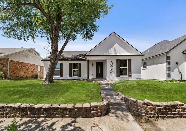 Photo 3 of Sale Pending at 325 Chancellorsville Dr, Mesquite, TX 75149 | MLS# 21364043 | Listing updated on 2026-09-15