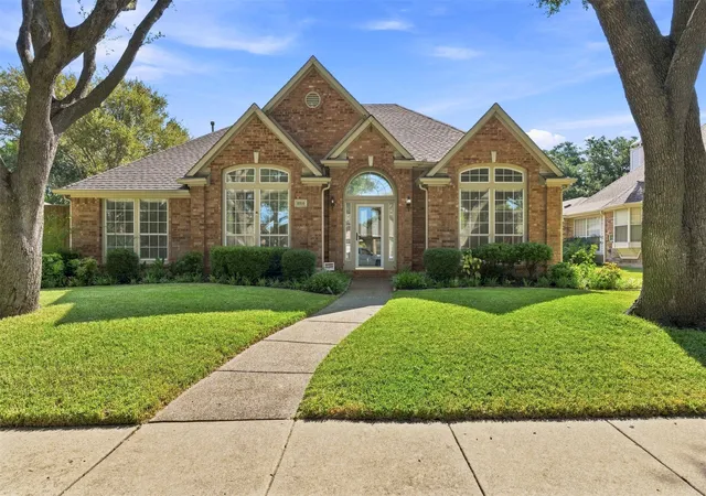 Photo 3 of Sale Pending at 2910 Live Oak Dr, Rowlett, TX 75088 | MLS# 21360520 | Listing updated on 2026-09-30