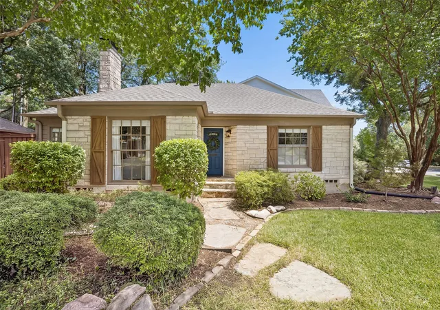 Photo 2 of Single family home for sale at 6203 Kenwood Ave, Dallas, TX 75214 | MLS# 21361060 | Listing updated on 2026-09-13