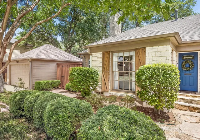 Photo 3 of Single family home for sale at 6203 Kenwood Ave, Dallas, TX 75214 | MLS# 21361060 | Listing updated on 2026-09-13