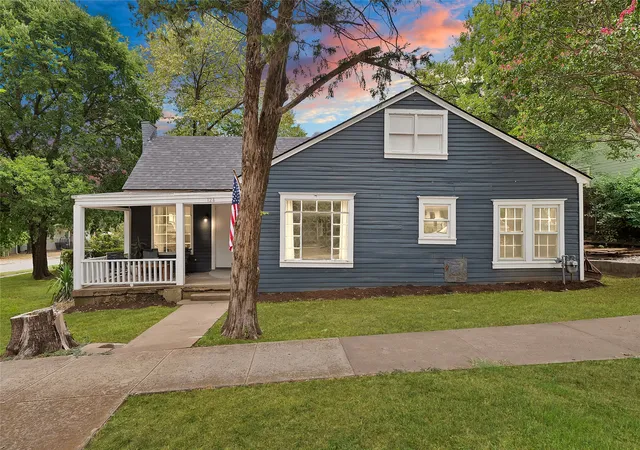 Photo 2 of Single family home for sale at 124 E 6th St, Dallas, TX 75203 | MLS# 21363846 | Listing updated on 2026-09-12