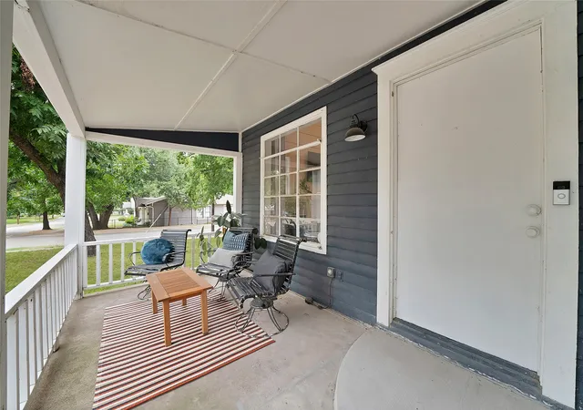 Photo 3 of Single family home for sale at 124 E 6th St, Dallas, TX 75203 | MLS# 21363846 | Listing updated on 2026-09-12