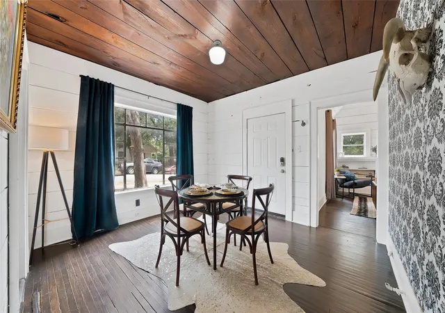 Photo 3 of Single family home for sale at 124 E 6Th St, Dallas, TX 75203 | MLS# 21363846 | Listing updated on 2026-09-12