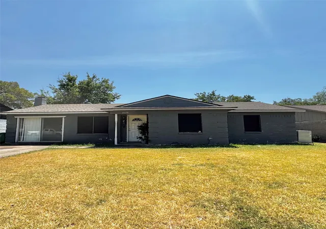 Single family home for sale at 2628 Driftwood Dr, Mesquite, TX 75150 | MLS# 21364243