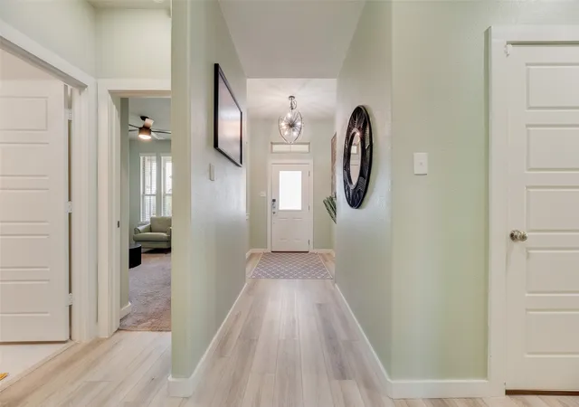 Photo 3 of Single family home for sale at 433 Leopold Trl, Waxahachie, TX 75165 | MLS# 21363424 | Listing updated on 2026-10-03