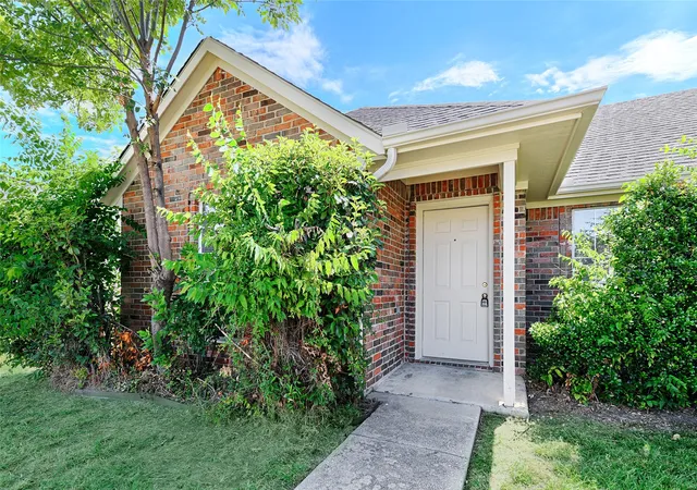 Photo 4 of Single family home for sale at 5003 Canton St, Greenville, TX 75402 | MLS# 21362660 | Listing updated on 2026-09-09