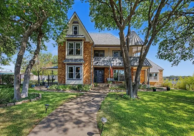 Photo 1 of Single family home for sale at 8941 Crest Wood Dr, Fort Worth, TX 76179 | MLS# 21362732 | Listing updated on 2026-09-11