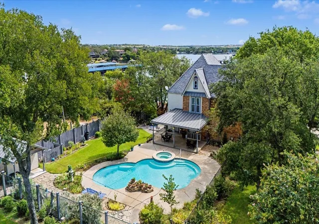 Photo 3 of Single family home for sale at 8941 Crest Wood Dr, Fort Worth, TX 76179 | MLS# 21362732 | Listing updated on 2026-09-11