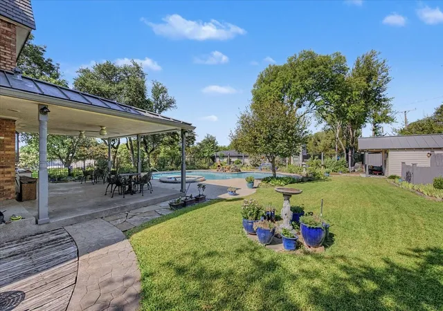 Photo 3 of Single family home for sale at 8941 Crest Wood Dr, Fort Worth, TX 76179 | MLS# 21362732 | Listing updated on 2026-09-11