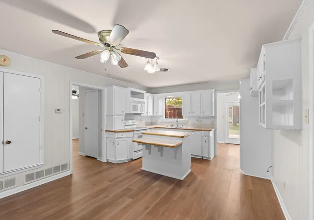 Photo 3 of Single family home for sale at 4006 State Hwy 34 S, Greenville, TX 75402 | MLS# 21363702 | Listing updated on 2026-09-14