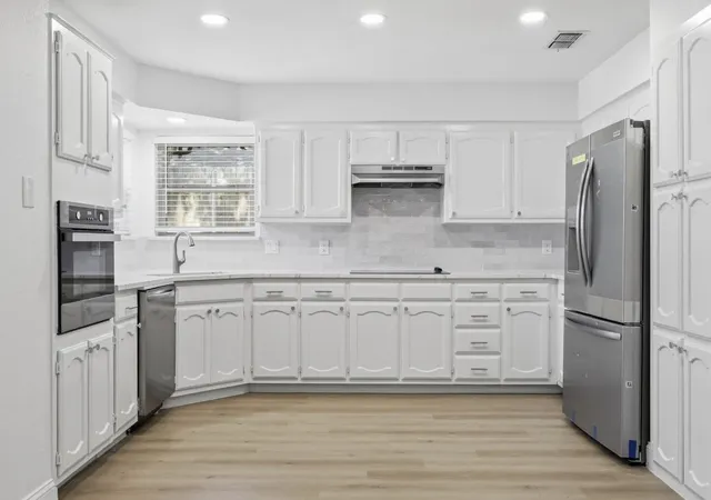 Photo 3 of Single family home for sale at 1140 W Hills Ter, Fort Worth, TX 76179 | MLS# 21363305 | Listing updated on 2026-09-25