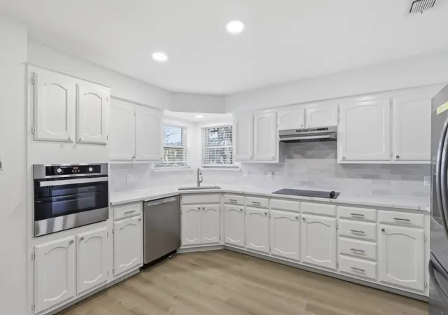 Photo 3 of Single family home for sale at 1140 W Hills Ter, Fort Worth, TX 76179 | MLS# 21363305 | Listing updated on 2026-09-25