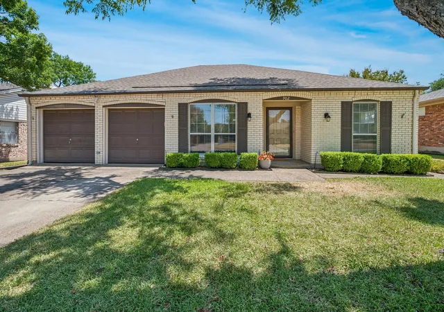 Photo 1 of Sale Pending at 902 N Lindale Ln, Richardson, TX 75080 | MLS# 21349915 | Listing updated on 2026-09-29