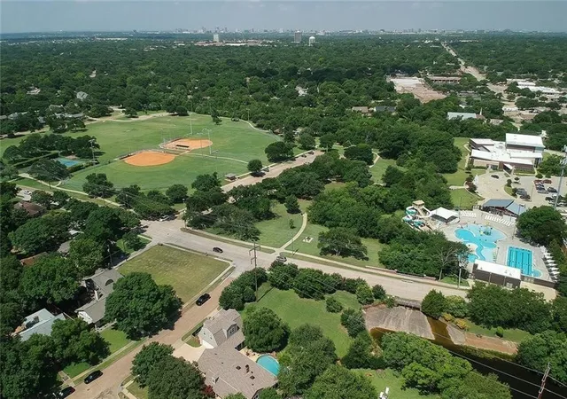 Photo 26 of Sale Pending at 902 N Lindale Ln, Richardson, TX 75080 | MLS# 21349915 | Listing updated on 2026-09-29