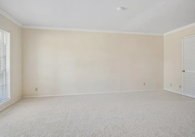 Photo 4 of Sale Pending at 902 N Lindale Ln, Richardson, TX 75080 | MLS# 21349915 | Listing updated on 2026-09-29