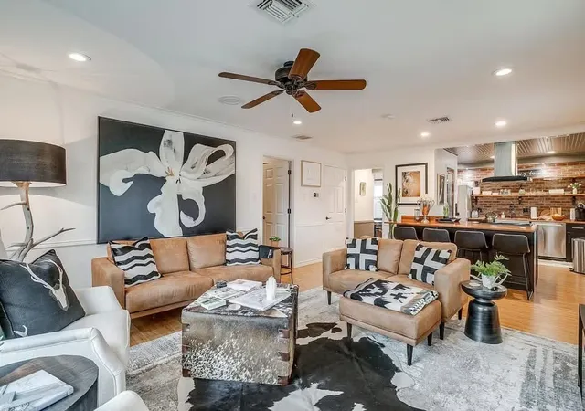 Photo 1 of Sale Pending at 218 N Crockett St, Granbury, TX 76048 | MLS# 21363493 | Listing updated on 2026-09-11