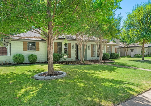 Photo 2 of Sale Pending at 2208 Newcastle Cir, Plano, TX 75075 | MLS# 21362448 | Listing updated on 2026-09-08