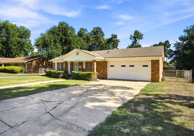 Photo 3 of Sale Pending at 106 Royal Dr, Marlin, TX 76661 | MLS# 21364389 | Listing updated on 2026-09-07