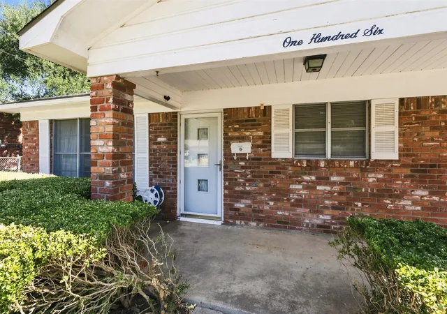Photo 3 of Sale Pending at 106 Royal Dr, Marlin, TX 76661 | MLS# 21364389 | Listing updated on 2026-09-07