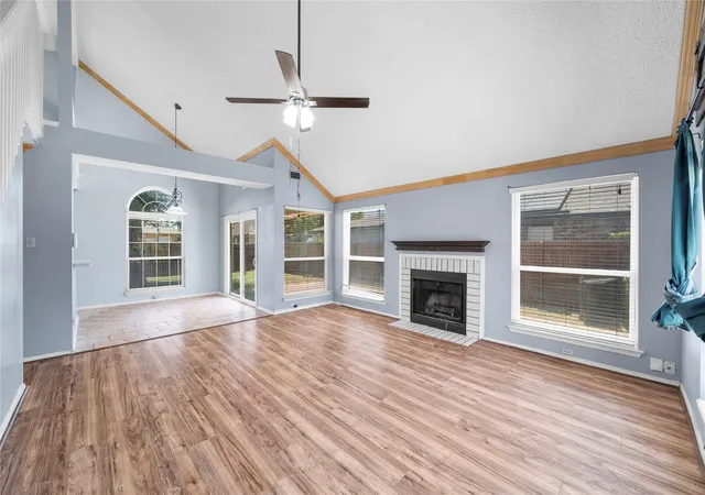 Photo 4 of Sale Pending at 6315 Fairlane Dr, Arlington, TX 76001 | MLS# 21362831 | Listing updated on 2026-09-28